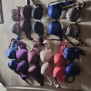 Lot of 11 bras bundled